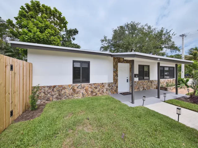 3-bedroom home for sale in Fort Lauderdale - 1101 SW 19th Avenue - MondialRealty