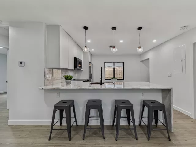 3-bedroom home for sale in Fort Lauderdale - 1101 SW 19th Avenue - MondialRealty