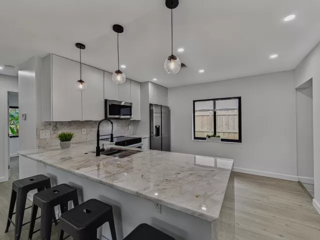 3-bedroom home for sale in Fort Lauderdale - 1101 SW 19th Avenue - MondialRealty