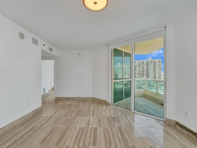 2-bedroom condo for rent in Fort Lauderdale - 101 S Fort Lauderdale Beach Boulevard 806 - MondialRealty