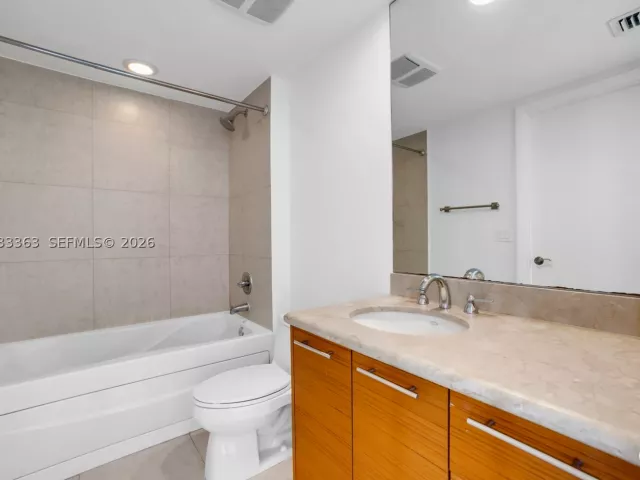 1-bedroom condo for sale in Miami - 50 Biscayne Blvd 4307 - MondialRealty