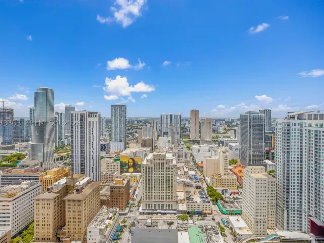 1-bedroom condo for sale in Miami - 50 Biscayne Blvd 4307 - MondialRealty