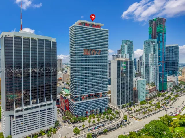 1-bedroom condo for sale in Miami - 50 Biscayne Blvd 4307 - MondialRealty