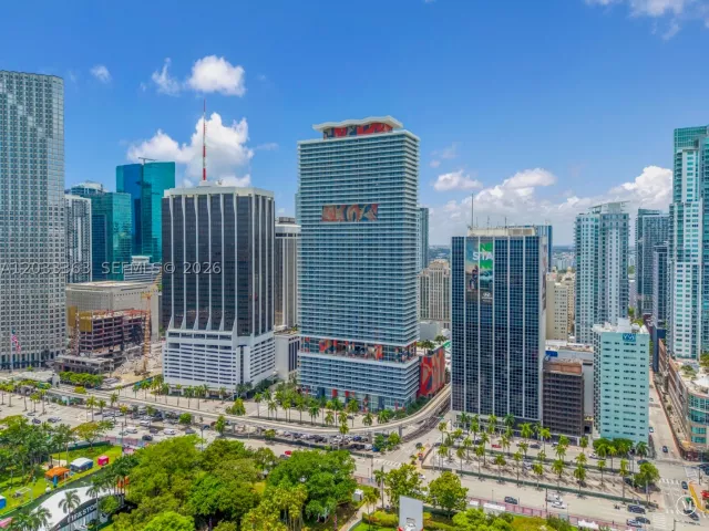 1-bedroom condo for sale in Miami - 50 Biscayne Blvd 4307 - MondialRealty