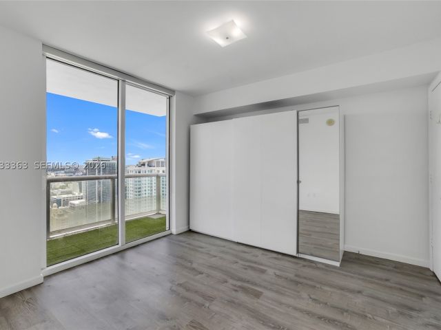 1-bedroom condo for sale in Miami - 50 Biscayne Blvd 4307 - MondialRealty