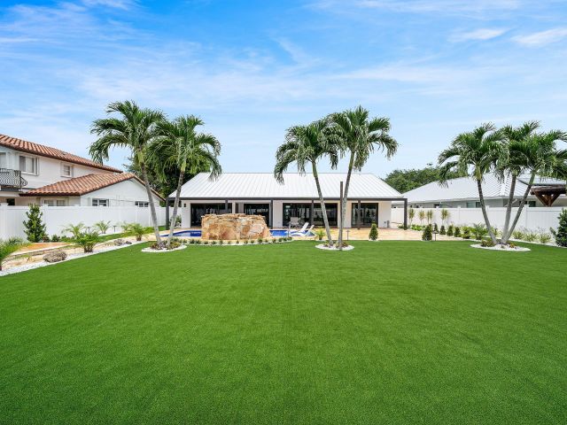 4-bedroom home for sale in Boca Raton - 1520 SW 17th Street - MondialRealty