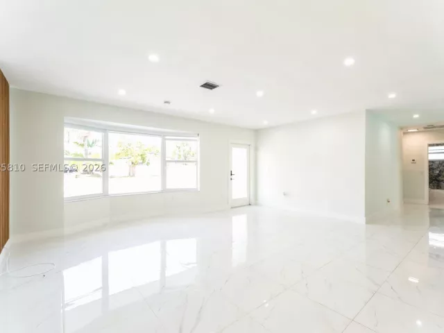 3-bedroom home for sale in Hollywood - 1446 Scott St - MondialRealty