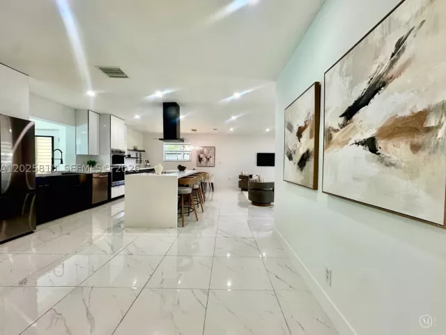 3-bedroom home for sale in Hollywood - 1446 Scott St - MondialRealty