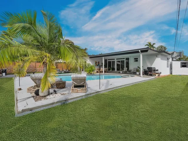 3-bedroom home for sale in Hollywood - 1446 Scott St - MondialRealty