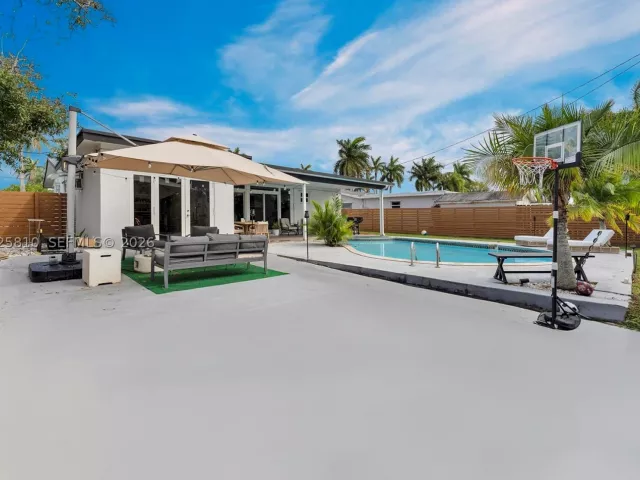 3-bedroom home for sale in Hollywood - 1446 Scott St - MondialRealty