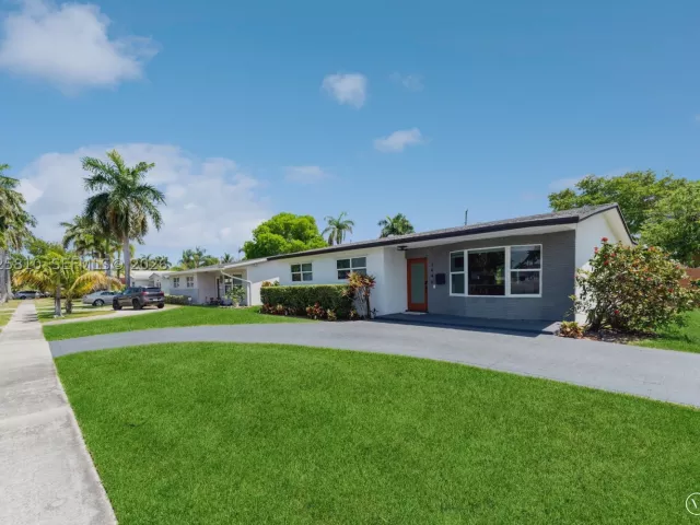 3-bedroom home for sale in Hollywood - 1446 Scott St - MondialRealty