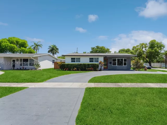 3-bedroom home for sale in Hollywood - 1446 Scott St - MondialRealty