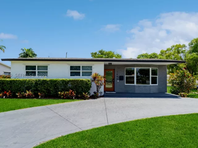 3-bedroom home for sale in Hollywood - 1446 Scott St - MondialRealty