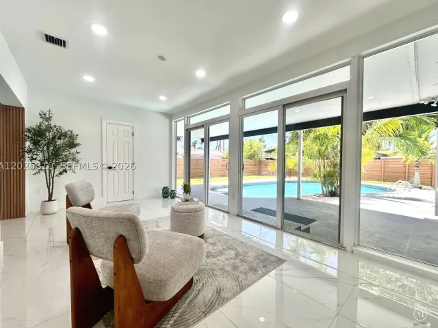 3-bedroom home for sale in Hollywood - 1446 Scott St - MondialRealty