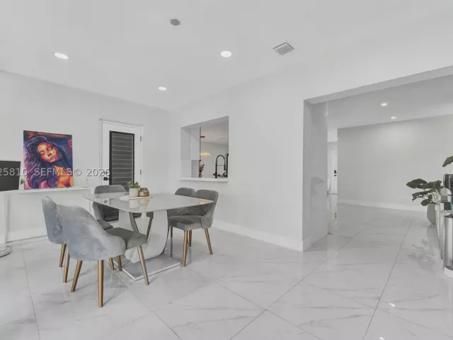 3-bedroom home for sale in Hollywood - 1446 Scott St - MondialRealty