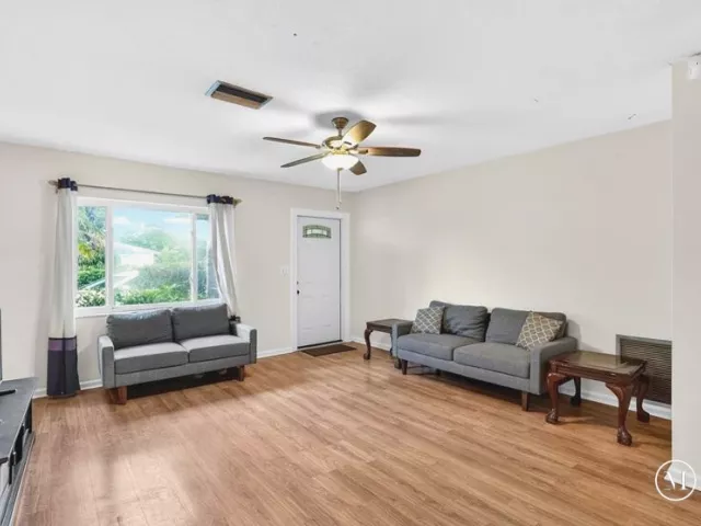 3-bedroom home for sale in Delray Beach - 4639 Franwood Drive - MondialRealty