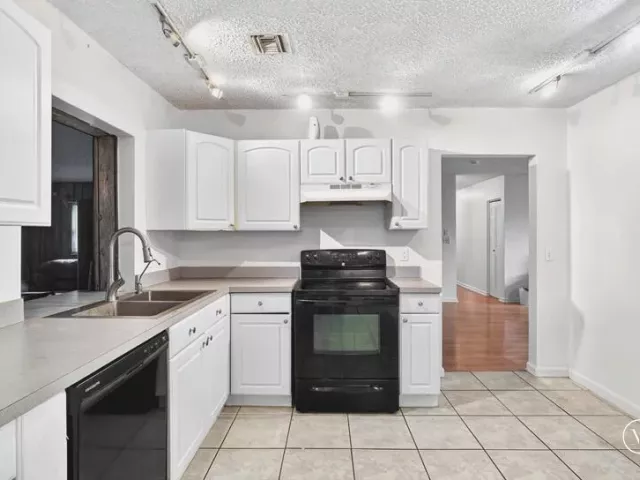 3-bedroom home for sale in Delray Beach - 4639 Franwood Drive - MondialRealty
