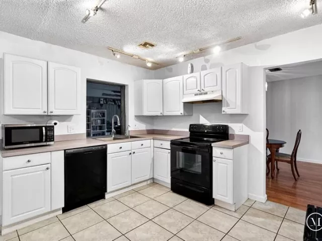 3-bedroom home for sale in Delray Beach - 4639 Franwood Drive - MondialRealty