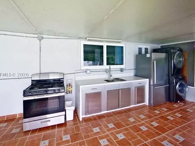 4-bedroom home for rent in Miami - 3030 SW 96th Ave 0 - MondialRealty