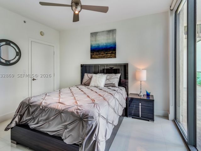 2-bedroom condo for rent in Miami Beach - 6000 Collins Ave 346 - MondialRealty