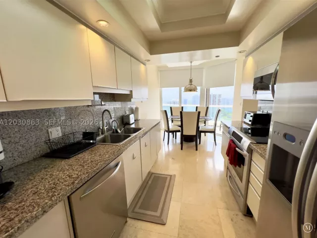 2-bedroom condo for sale in Aventura - 7000 Island Blvd 2403 - MondialRealty