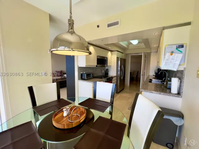 2-bedroom condo for sale in Aventura - 7000 Island Blvd 2403 - MondialRealty