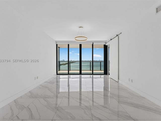 2-bedroom condo for rent in Miami - 3131 NE 7th Ave 2605 - MondialRealty