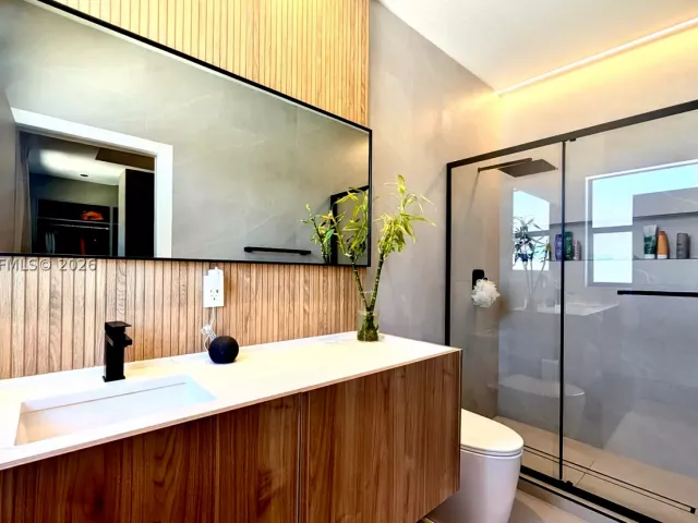 3-bedroom home for sale in Miami - 20865 NE 7th Ct - MondialRealty
