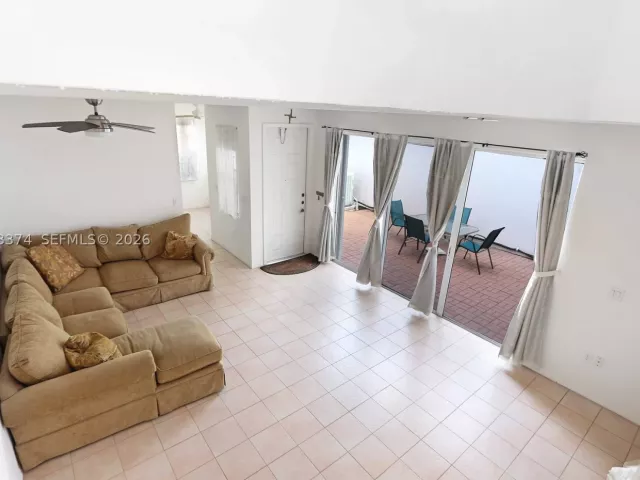 2-bedroom home for rent in Hollywood - 1521 Seagrape Way - MondialRealty