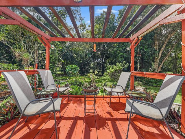 4-bedroom home for sale in Cooper City - 9700 NW 28th Street - MondialRealty
