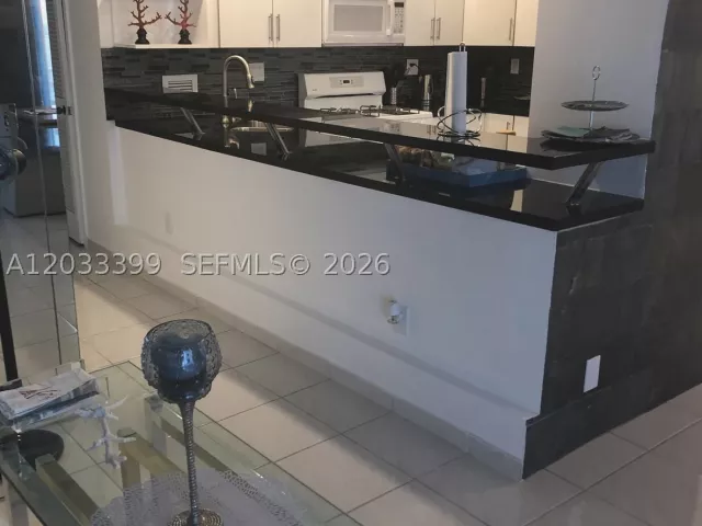 2-bedroom condo for sale in Hallandale Beach - 2030 S Ocean Dr 1826 - MondialRealty