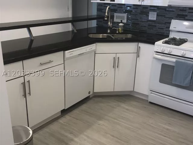 2-bedroom condo for sale in Hallandale Beach - 2030 S Ocean Dr 1826 - MondialRealty