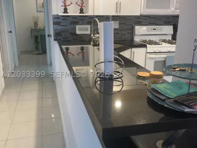 2-bedroom condo for sale in Hallandale Beach - 2030 S Ocean Dr 1826 - MondialRealty