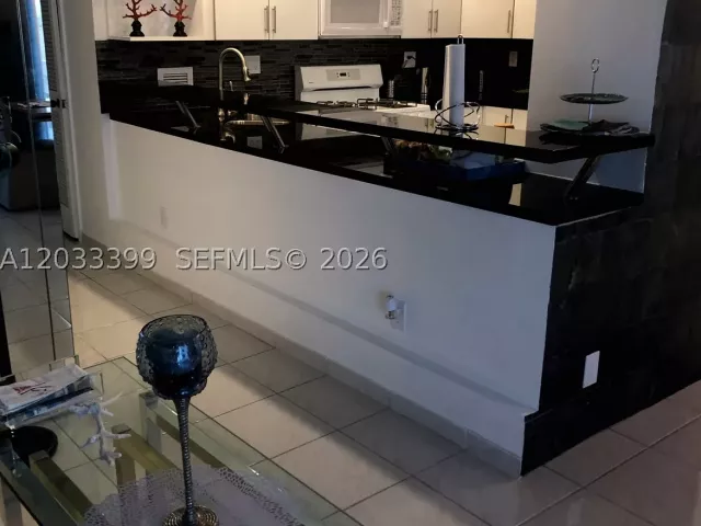 2-bedroom condo for sale in Hallandale Beach - 2030 S Ocean Dr 1826 - MondialRealty