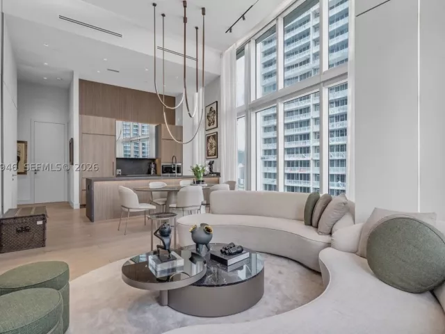 2-bedroom condo for sale in Miami - 475 Brickell Ave 2215 - MondialRealty