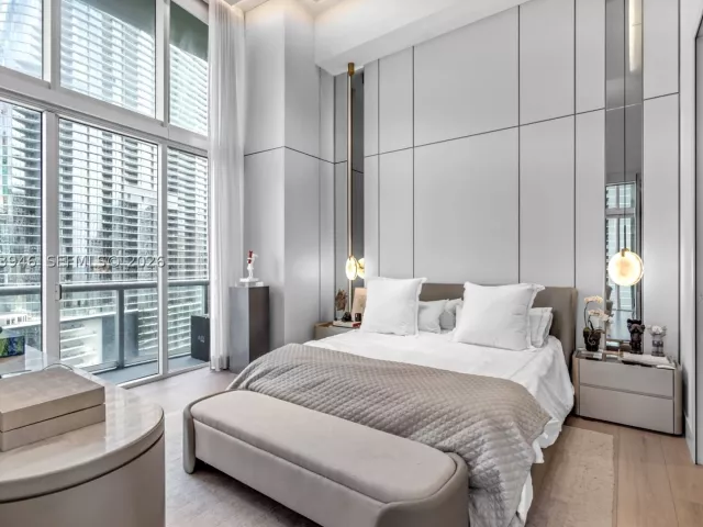 2-bedroom condo for sale in Miami - 475 Brickell Ave 2215 - MondialRealty