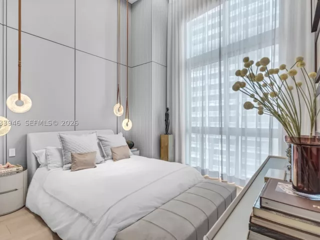 2-bedroom condo for sale in Miami - 475 Brickell Ave 2215 - MondialRealty