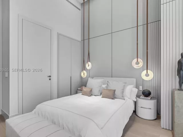 2-bedroom condo for sale in Miami - 475 Brickell Ave 2215 - MondialRealty