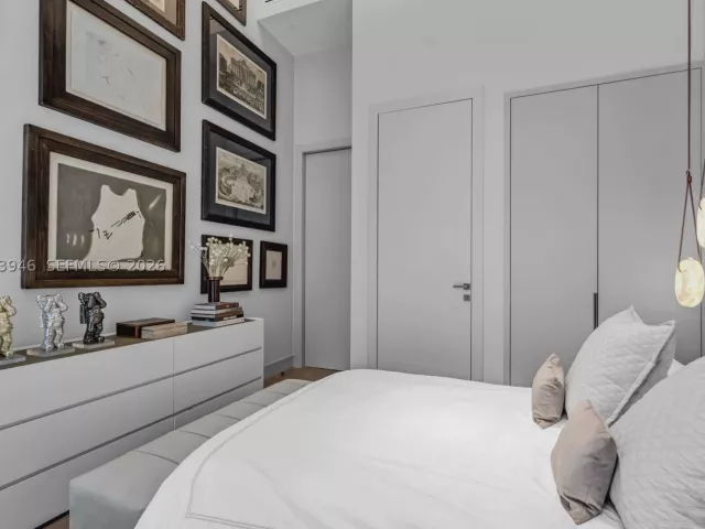 2-bedroom condo for sale in Miami - 475 Brickell Ave 2215 - MondialRealty