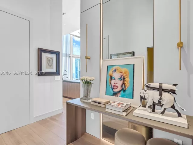2-bedroom condo for sale in Miami - 475 Brickell Ave 2215 - MondialRealty