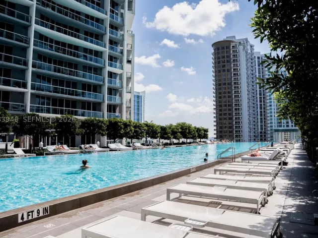 2-bedroom condo for sale in Miami - 475 Brickell Ave 2215 - MondialRealty