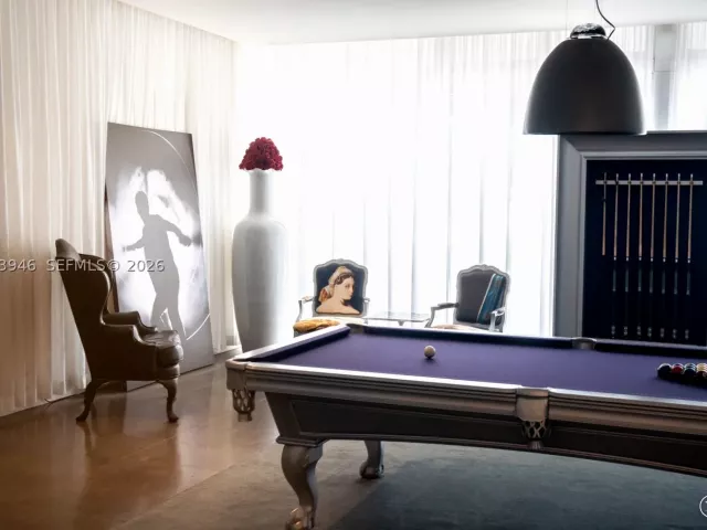 2-bedroom condo for sale in Miami - 475 Brickell Ave 2215 - MondialRealty