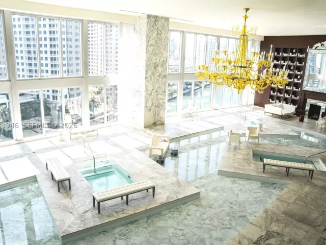 2-bedroom condo for sale in Miami - 475 Brickell Ave 2215 - MondialRealty