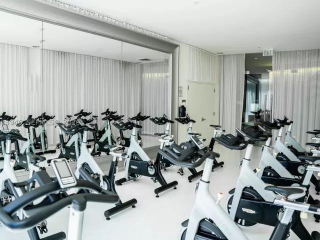 2-bedroom condo for sale in Miami - 475 Brickell Ave 2215 - MondialRealty