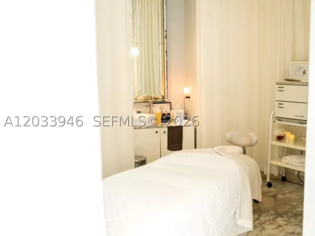 2-bedroom condo for sale in Miami - 475 Brickell Ave 2215 - MondialRealty