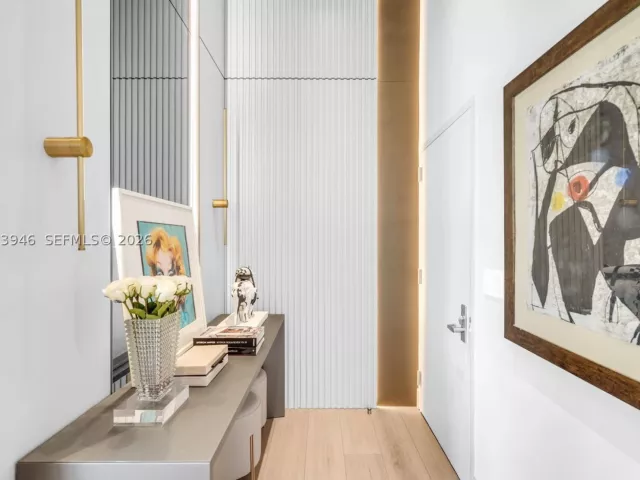 2-bedroom condo for sale in Miami - 475 Brickell Ave 2215 - MondialRealty