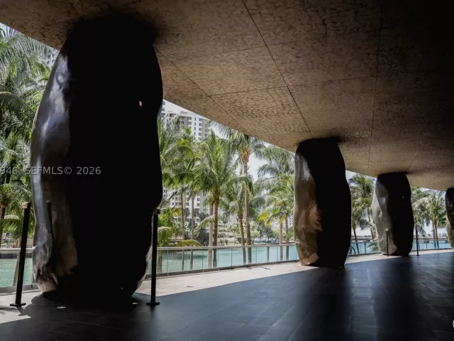 2-bedroom condo for sale in Miami - 475 Brickell Ave 2215 - MondialRealty