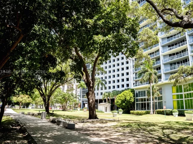 2-bedroom condo for sale in Miami - 475 Brickell Ave 2215 - MondialRealty