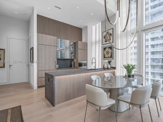 2-bedroom condo for sale in Miami - 475 Brickell Ave 2215 - MondialRealty