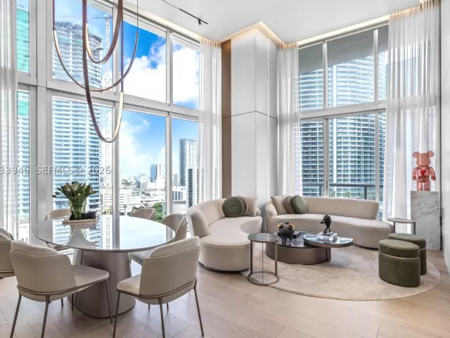 2-bedroom condo for sale in Miami - 475 Brickell Ave 2215 - MondialRealty
